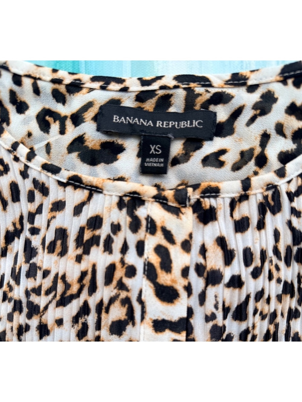 Banana Republic leopard print flowy blouse